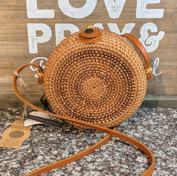 NWT Woven Wicker Round Crossbody Handbag - Picture 3 of 5